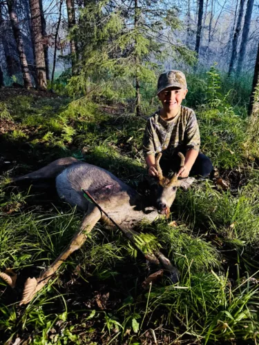 Young hunter gets his first buck